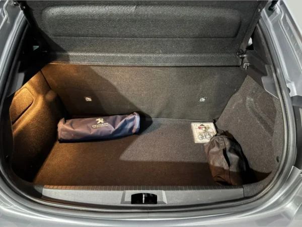 Peugeot 208 1.6 Feline Tiptronic - Image 3