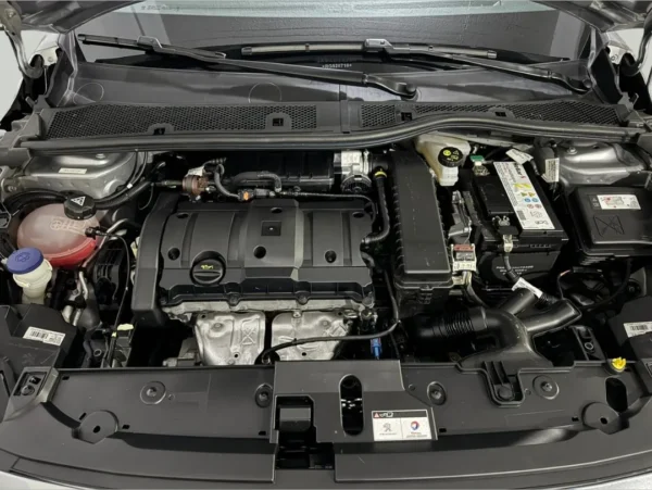 Peugeot 208 1.6 Feline Tiptronic - Image 9